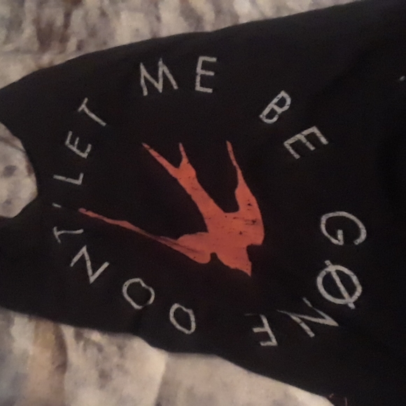 Black tank top with orange birds - Picture 2 of 3